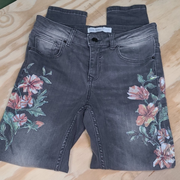 ZARA sz04 floral gray skinny jeans gently used
